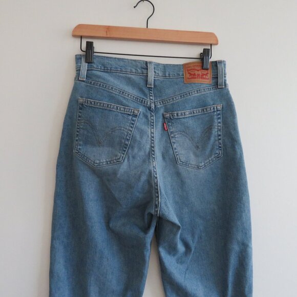 LEVI'S High Waisted Mom Jeans in Now You Know Light Wash Western Casual Size 28 - Picture 11 of 14